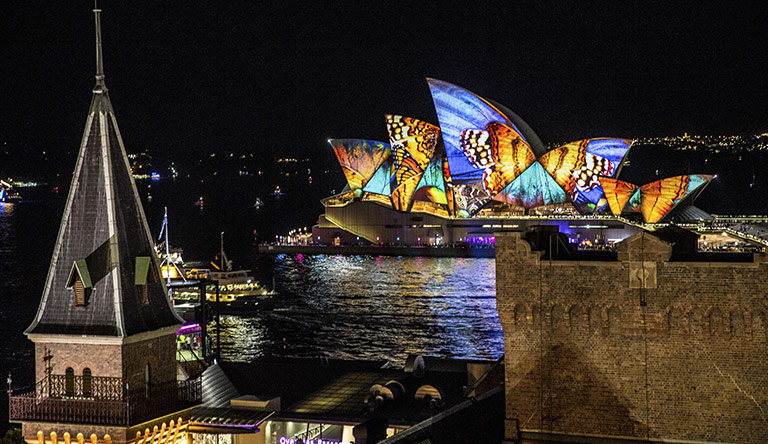 vivid-light-festival-opera-house-sydney-australia