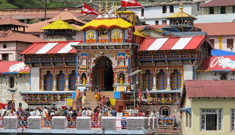 badrinath-temple-view-from-front-uttrakhand-india