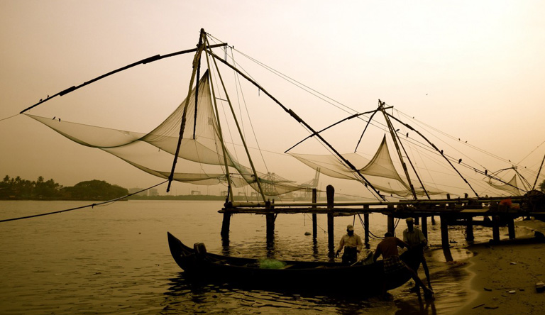 fishing-chinese-fishing-nets-tradition-shore-boats-kochi-kerala-india