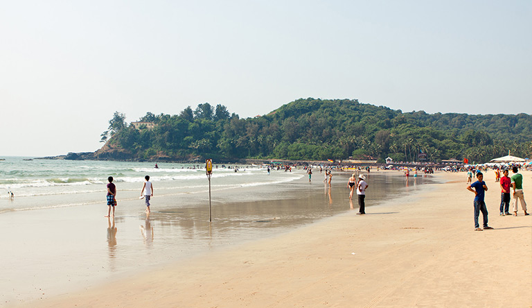 tourist-at-goa-beach-india
