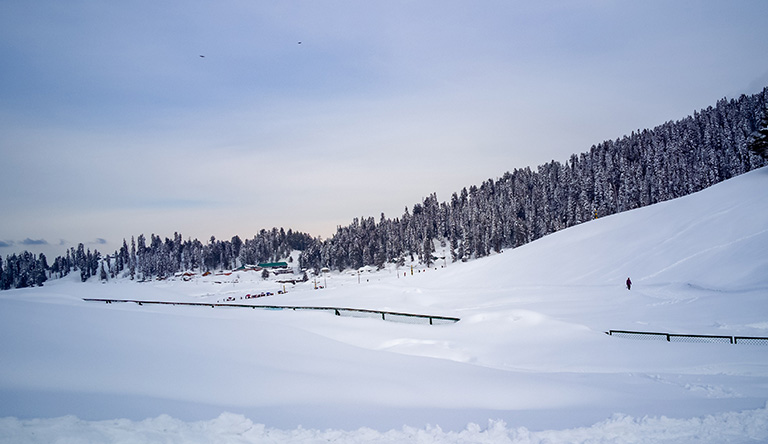 gulmarg-mountain-snow-winter-sky-view-kashmir-india
