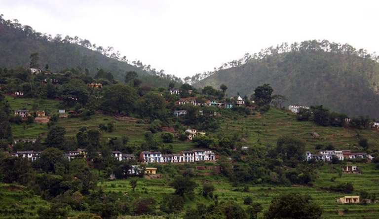 hill-houses-kausani-uttrakhand-india