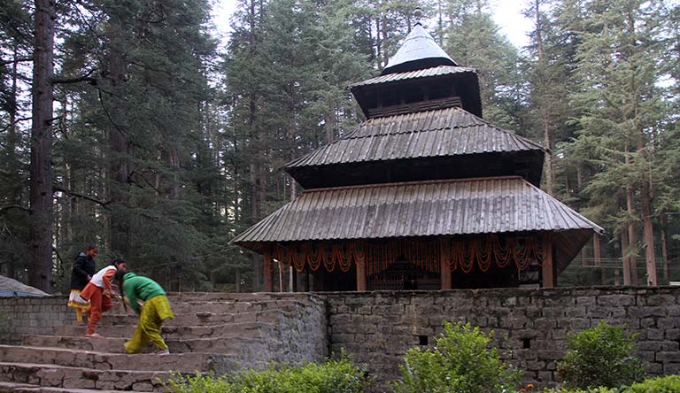 manali-hidimba-devi-temple-kinder-himachal-india