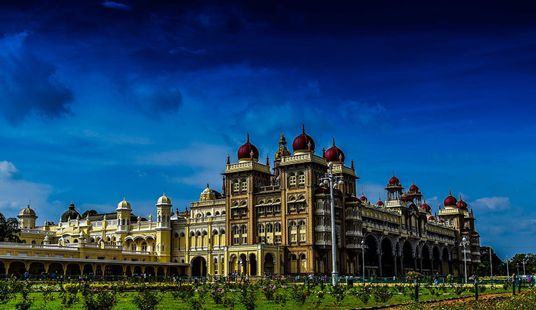 mysore-palace-in-th-evening-karnataka-india