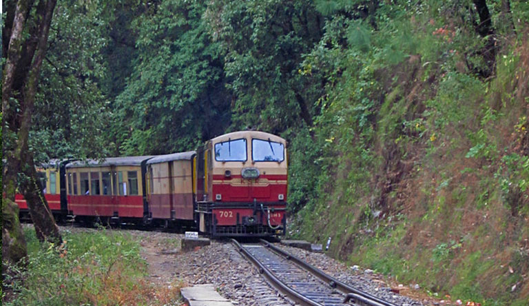 toy-train-shimla-himachal-india