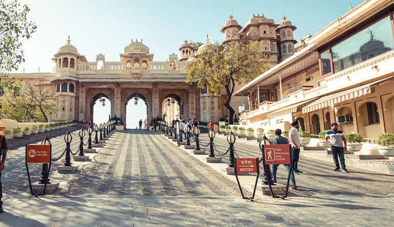 city-palace-udaipur-rajasthan-india