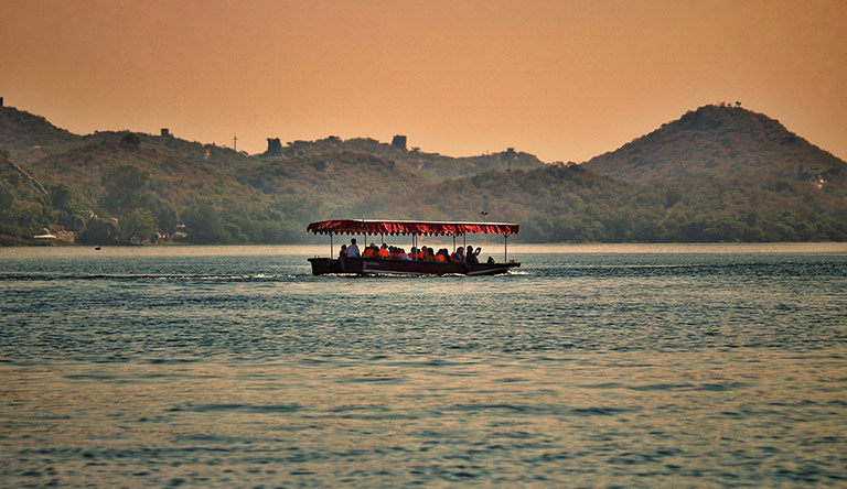 fateh-sagar-lake-udaipur-rajasthan-india
