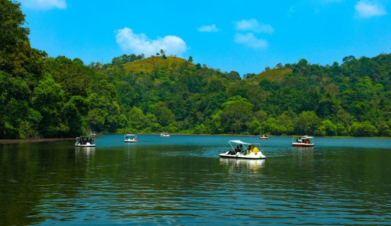 pookode-lake-wayanad.jpg