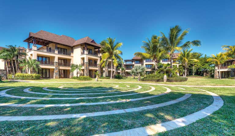 Westin-Turtle-Bay-Resort-and-Spa-Lawn