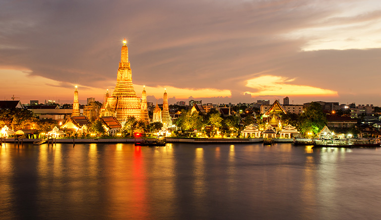 night-view-of-wat-arun-temple-bangkok-thailand